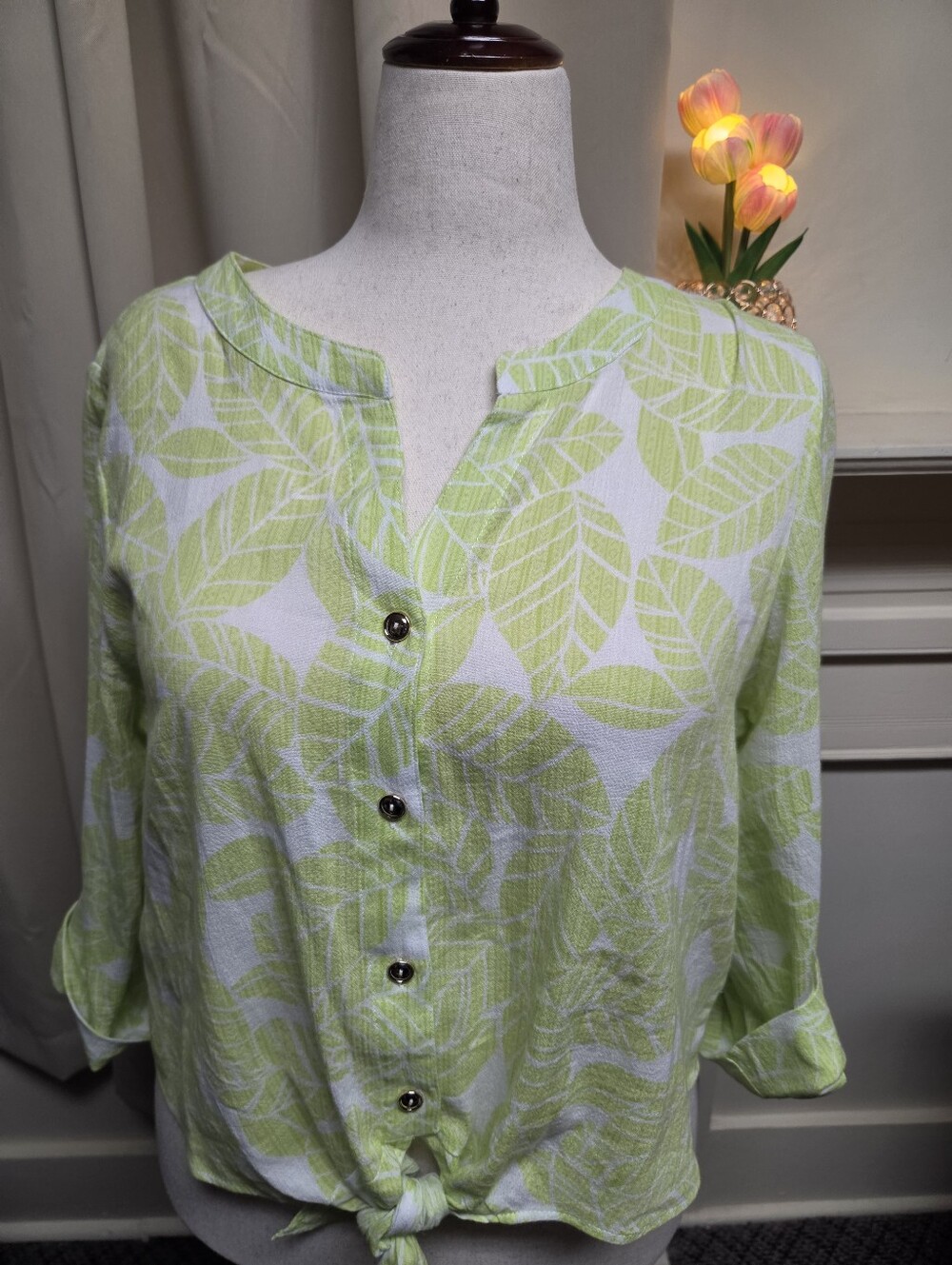 hearts of palm Green Leaf-Print Button Front Tie Hem Top Size PXL